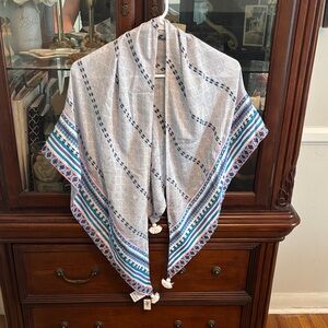 Gap Elegant Blue and White Patterned Shawl